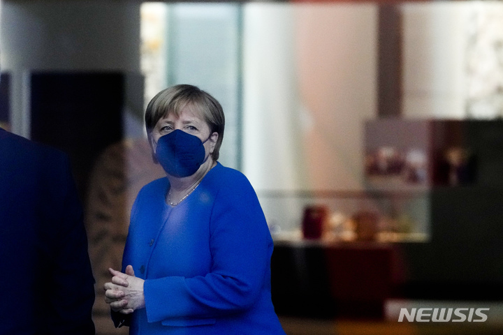 [베를린(독일)=AP/뉴시스]지난달 10일(현지시간) 앙겔라 메르켈 독일 총리의 모습. 2021.12.03.