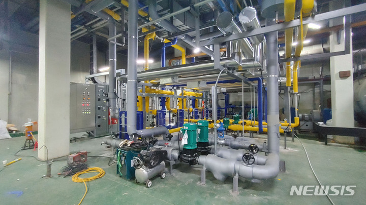 [성남=뉴시스]성남시 단대진로아파트 단지에 난방열을 공급하고 폐열을 회수하는 열교환기가 설치됐다