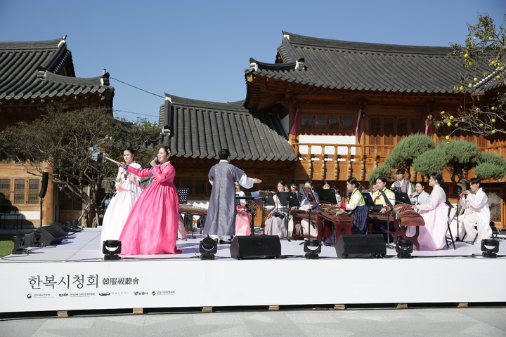 남원 광한루원 일원에서 한복시청회 공연. *재판매 및 DB 금지