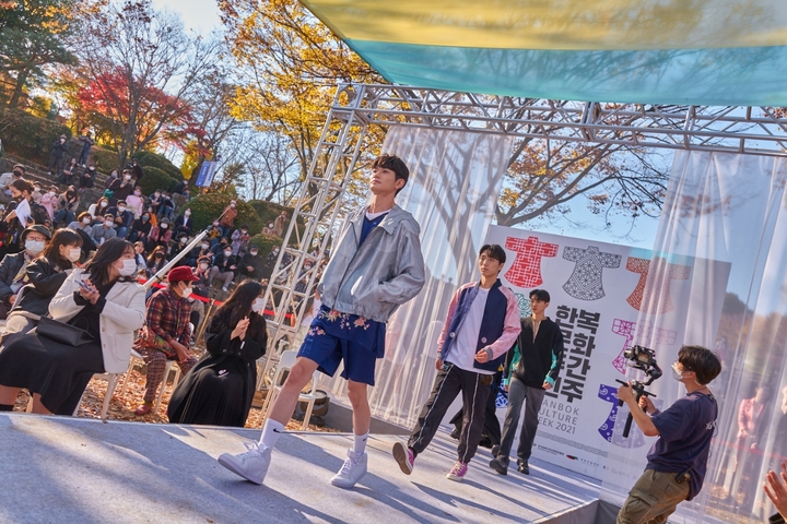 [진주=뉴시스] 한복문화주간 진주 가을패션쇼. *재판매 및 DB 금지