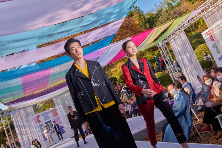 [진주=뉴시스] 한복문화주간 진주 가을패션쇼. *재판매 및 DB 금지