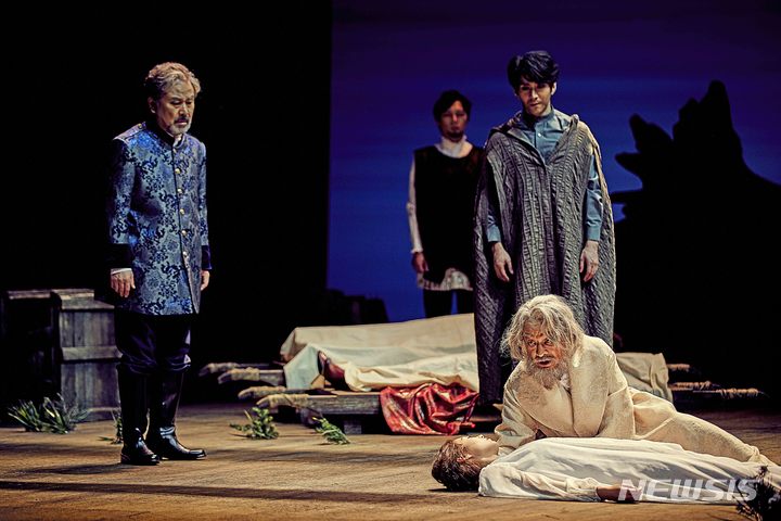 [서울=뉴시스]연극 '리어왕' 공연 사진. (사진=관악극회 제공) 2021.11.15. photo@newsis.com