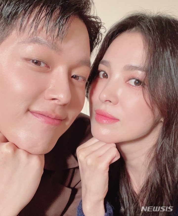 [서울=뉴시스] 송혜교·장기용. 2021.11.15. (사진 ='지금, 헤어지는 중입니다' 공식 인스타그램 캡처) photo@newsis.com