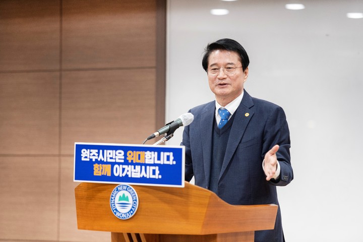 현안 브리핑하는 원창묵 원주시장. *재판매 및 DB 금지