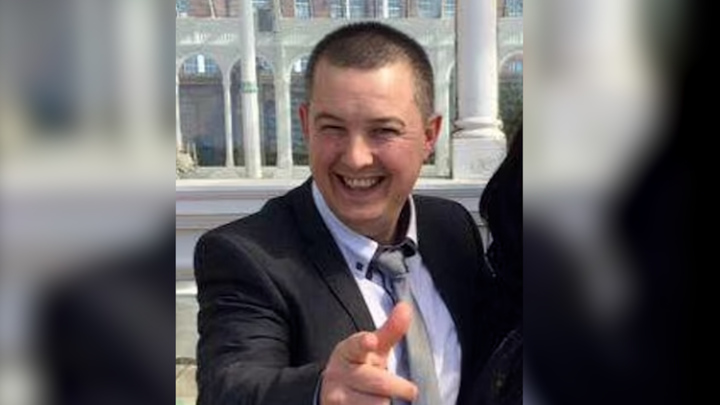 지난 14일 영국 리버풀 여성병원 앞에서 발생한 폭탄 테러 당시 테러범이 탑승한 택시를 운전한 데이비드 페리. 데이비드는 테러범이 택시에서 내리지 못하게 문을 잠근 것으로 알려졌으며, 폭발물이 폭발한 뒤 다행히 차량을 무사히 빠져나왔다. *재판매 및 DB 금지