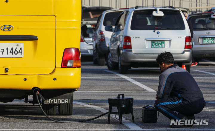 [서울=뉴시스] 노후 경유차 배출가스 점검. (사진=뉴시스 DB) photo@newsis.com