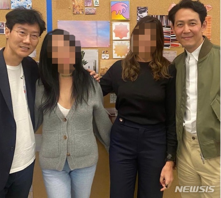 [서울=뉴시스] 이정재. 2021.11.17. (사진 =Art Firm Advisor 인스타그램 제공) photo@newsis.com