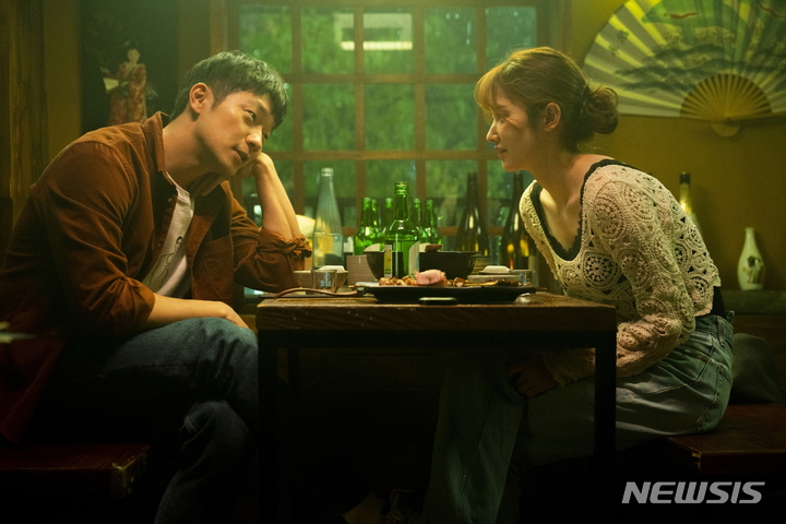 [서울=뉴시스] 연애 빠진 로맨스 (사진=씨제이이엔엠 제공 ) 2021.11.17. photo@newsis.com