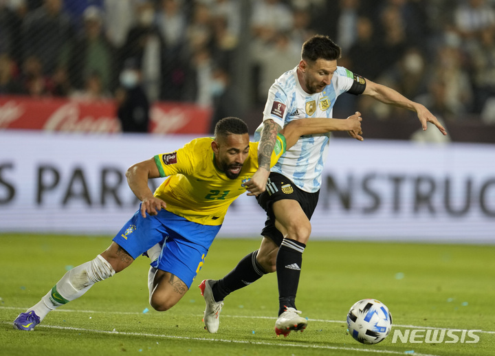 [산후안=AP/뉴시스]아르헨티가 브라질과 비기며 2022 카타르월드컵 본선 진출에 성공했다. 2021.11.16.
