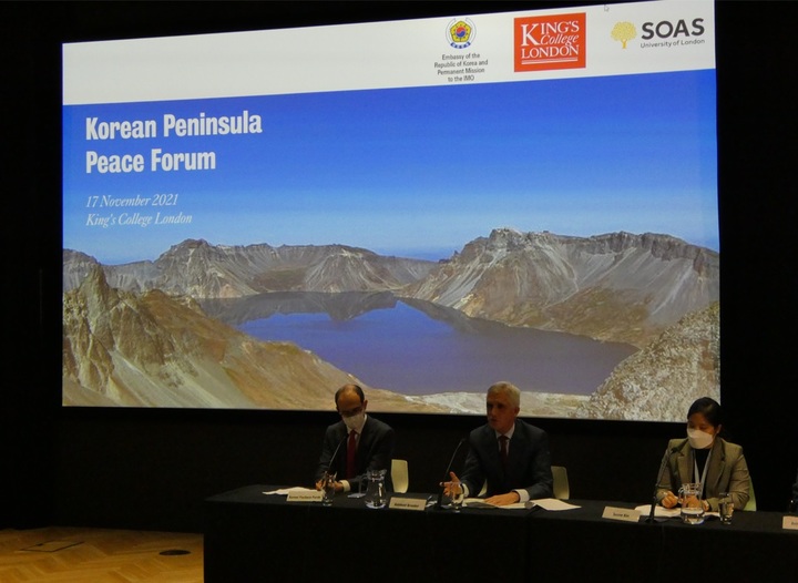 [런던=뉴시스]이지예 특파원=17일(현지시간) 영국 킹스칼리지런던(KCL)에서 열린 '한반도 평화 포럼'. 2021.11.17. *재판매 및 DB 금지