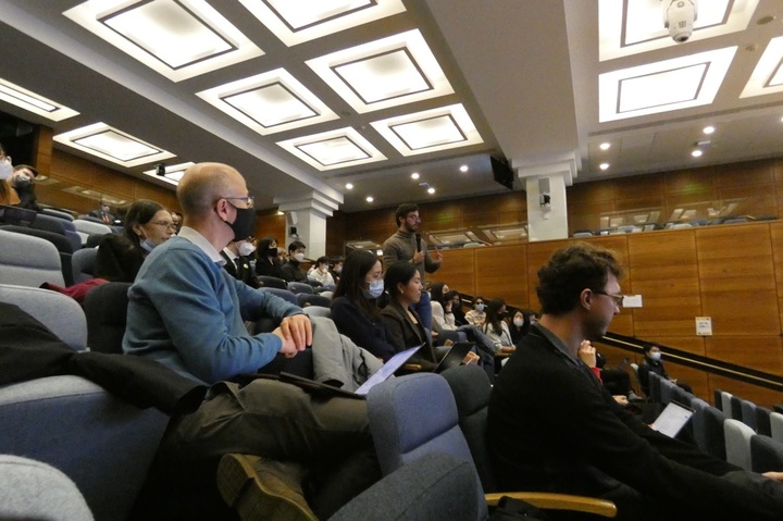 [런던=뉴시스]이지예 특파원=17일(현지시간) 영국 킹스칼리지런던(KCL)에서 열린 '한반도 평화 포럼'에서 학생들이 질문하고 있다. 2021.11.17. *재판매 및 DB 금지