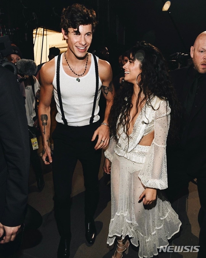 [서울=뉴시스] 숀 멘데스 카밀라 카베요 (사진=숀 멘데스 SNS 캡처 ) 2021.11.18. photo@newsis.com