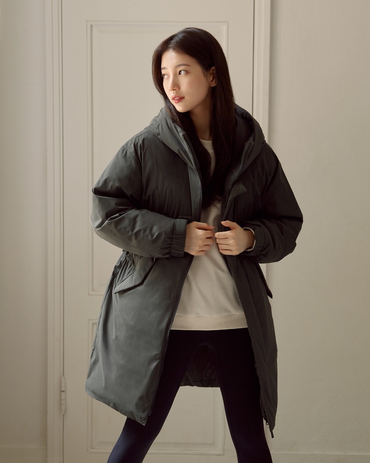 아웃도어 브랜드 K2가 혁신적인 다운 패브릭 소재 ‘씬다운’을 적용한 야상 다운 ‘씬에어 바이브(Thin Air Vibe)’를 출시했다. (사진/K2 제공) photo@newsis.com *재판매 및 DB 금지