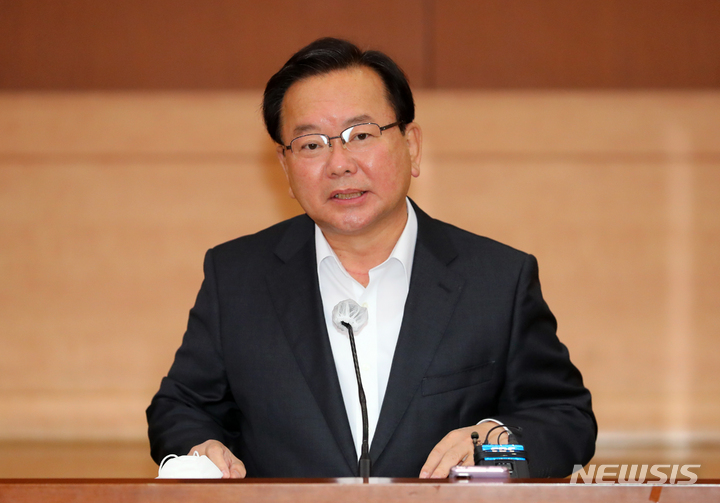 [서울=뉴시스] 배훈식 기자 = 김부겸 국무총리가 19일 오전 서울 종로구 정부서울청사 별관 국제회의장에서 열린 수도권 의료대응 병원장 간담회에 참석해 발언하고 있다. 2021.11.19. dahora83@newsis.com