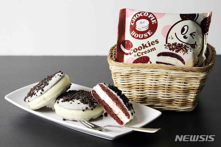 오리온, '쿠키앤크림 초코파이' 겨울 한정판 출시