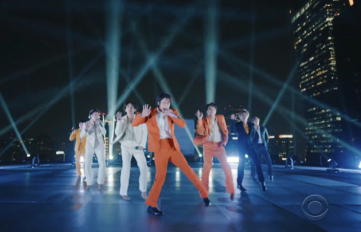 	 [로스앤젤레스=AP/뉴시스]방탄소년단(BTS)이 14일(현지시간) 미 캘리포니아주 로스앤젤레스의 컨벤션센터에서 열린 제63회 그래미 어워드에서 '다이너마이트'(Dynamite) 무대를 영상으로 선보이고 있다. BTS는 한국 대중가수로는 처음으로 '그래미상' 후보에 오른 데 이어 단독 무대까지 펼쳤다. 2021.03.15. *재판매 및 DB 금지