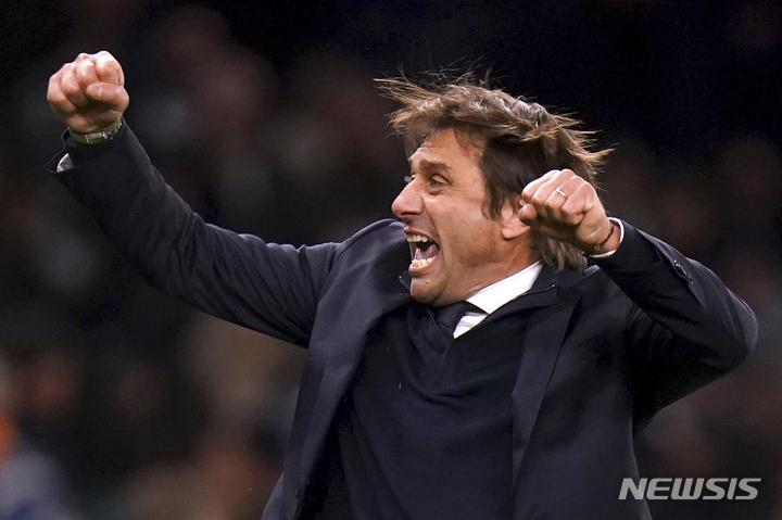 [런던=AP/뉴시스]토트넘 홋스퍼 안토니오 콘테 감독. 2021.11.21.