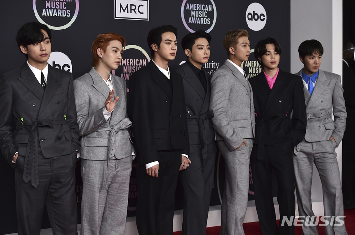 [서울=AP/뉴시스] 방탄소년단