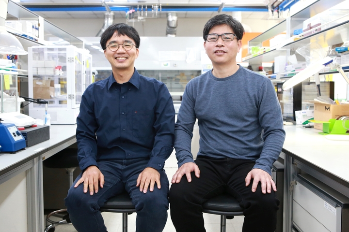 (왼쪽부터)DGIST 에너지융합연구부 최용찬 선임연구원, 정강원 전임연구원 *재판매 및 DB 금지