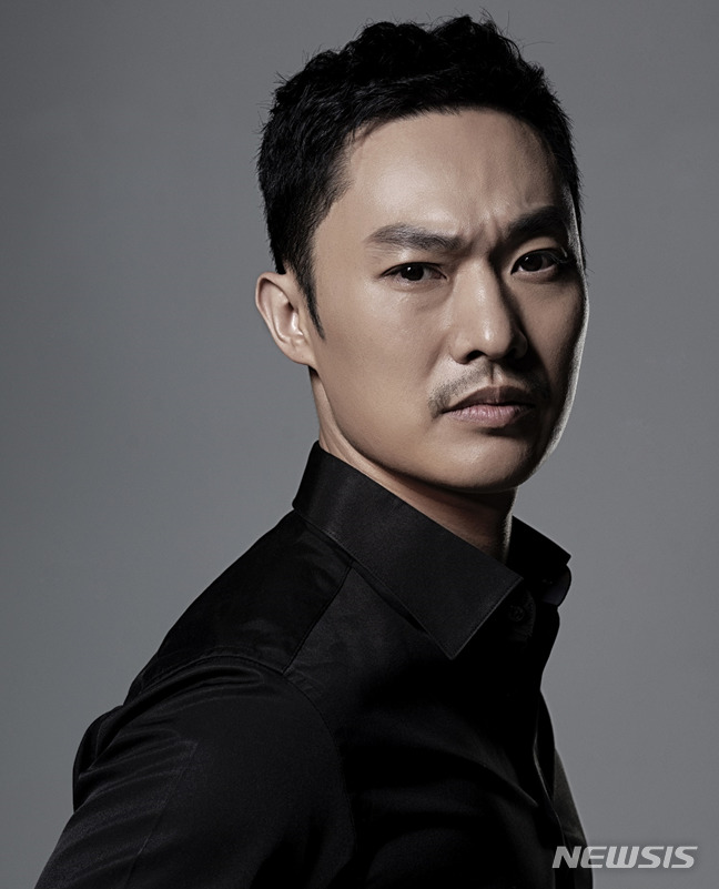 [서울=뉴시스] 정세형, 채널A '쇼윈도:여왕의 집' 출연해 송윤아·이성재와 연기호흡 2021.11.23(사진=레드라인엔터테인먼트 제공) photo@newsis.com*재판매 및 DB 금지