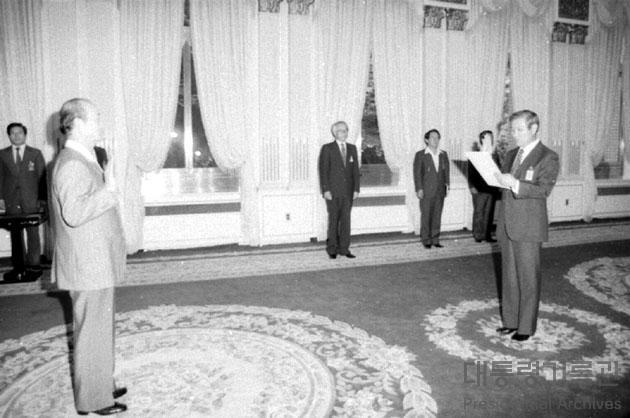 추미애 "군도 내린 전두환 사진…걸려는 국힘, 윤석열의 당답다"