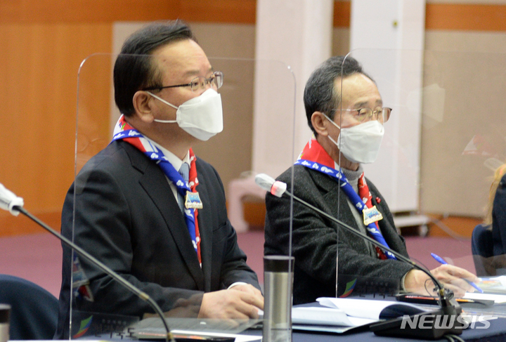 [전주=뉴시스] 김얼 기자 = 김부겸 국무총리가 23일 전북 전주시 전북도청에서 열린 2023 새만금 제25회 세계스카우트잼버리 '제1차 정부지원위원회'에 참석해 모두발언을 하고 있다. 2021.11.23. pmkeul@newsis.com