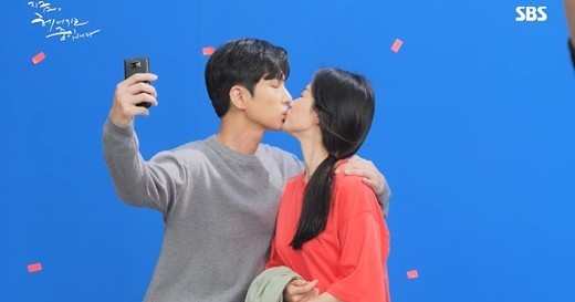 [서울=뉴시스] 송혜교 2021.11.24.(사진=SBS 드라마 '지금, 헤어지는 중입니다' 메이킹 영상 캡처) photo@newsis.com&nbsp; *재판매 및 DB 금지