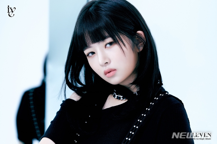 [서울=뉴시스] 아이브 '레이' 콘셉트 포토 공개 2021.11.24(사진=스타쉽엔터테인먼트 제공) photo@newsis.com*재판매 및 DB 금지