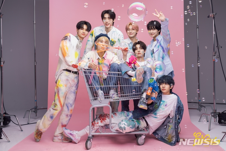 [서울=뉴시스] 엔하이픈, 오는 30일 데뷔 1주년 앞두고 '가족사진' 공개 2021.11.24(사진=빌리프랩 제공) photo@newsis.com*재판매 및 DB 금지