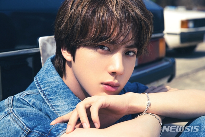 [서울=뉴시스] 방탄소년단 진, tvN 드라마 '지리산' OST 'Yours'로 일 아이튠즈 정상 점령 2021.11.24(사진=에이스토리 제공) photo@newsis.com*재판매 및 DB 금지