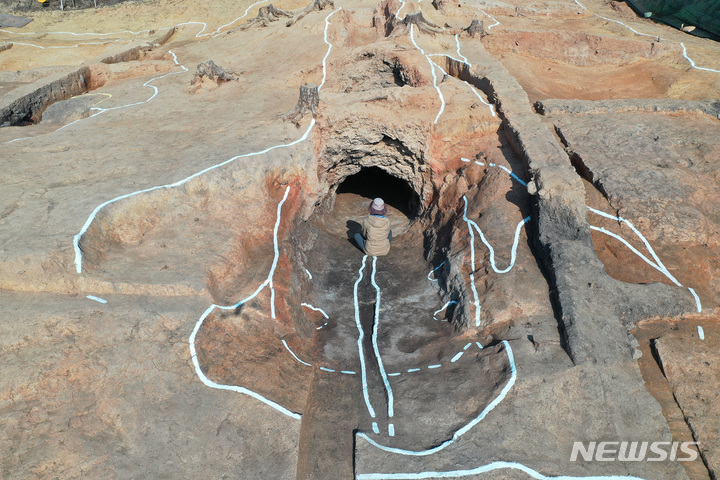 [창원=뉴시스] 경남 '창녕 퇴천리 토기가마터' 발굴 모습.(사진=경남도 제공) 2021.11.25. photo@newsis.com