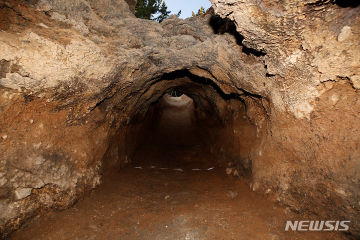 [창원=뉴시스] 경남 '창녕 퇴천리 토기가마' 내부 모습.(사진=경남도 제공) 2021.11.25. photo@newsis.com