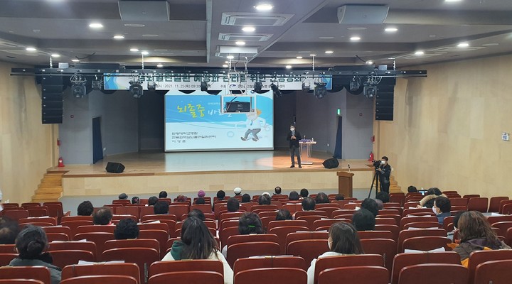 [진안=뉴시스] 한훈 기자 = 전북 진안군은 25일 진안 문화의 집 2층에서 주민 40여명을 대상으로 심뇌혈관질환 예방·관리교육를 열었다.(사진=진안군 제공).2021.11.25. photo@newsis.com *재판매 및 DB 금지