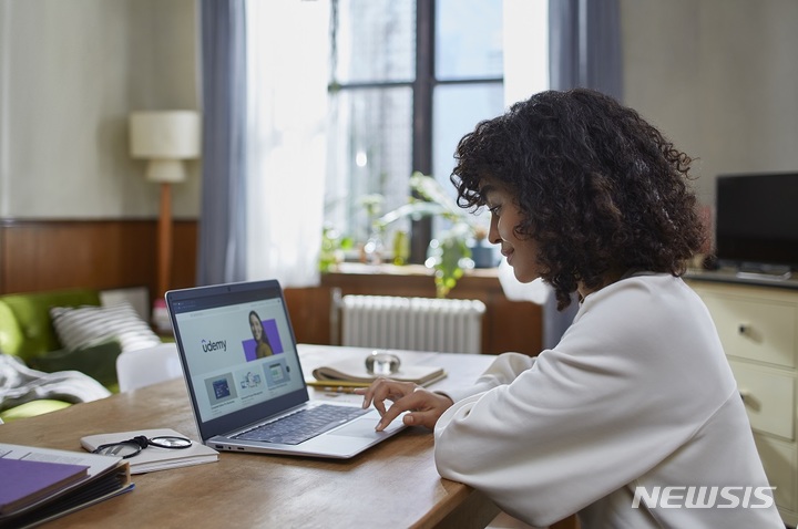 [서울=뉴시스] 유데미 브랜드 캠페인. (사진=웅진씽크빅 제공) 2021.11.25. photo@newsis.com