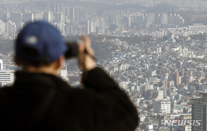 [서울=뉴시스] 고승민 기자 = 서울 남산에서 바라본 빌라 등 주택 모습. 2021.11.25. kkssmm99@newsis.com