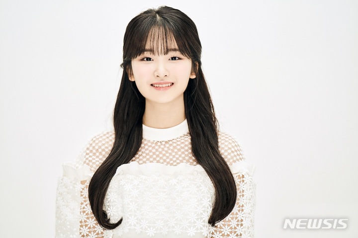 [서울=뉴시스]송유진 2021.11.26(사진=뮤직그라운드, 쇼플레이엔터테인먼트 제공) photo@newsis.com*재판매 및 DB 금지