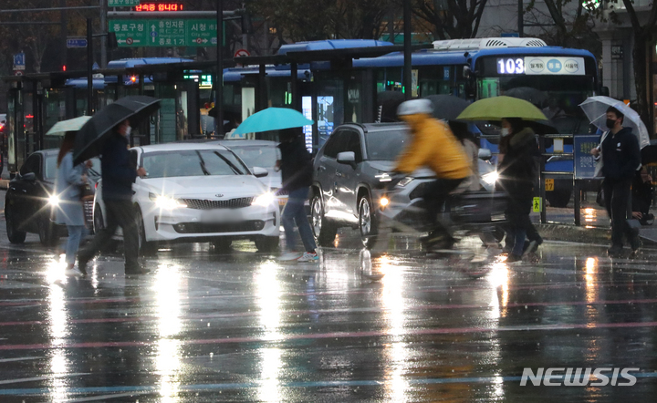 서울 낮 최고 18도...강원북부 비소식