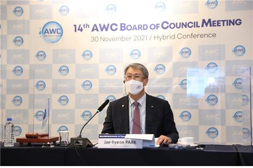 [서울=뉴시스] 박재현 아시아물위원회 회장(한국수자원공사 사장)이 지난해 열린 아시아물위원회 제14회 이사회를 주재하고 있다. (사진=뉴시스 DB). photo@newsis.com *재판매 및 DB 금지