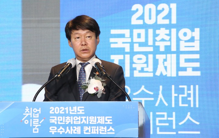 [서울=뉴시스] 안경덕 고용노동부 장관. (사진=뉴시스 DB). photo@newsis.com *재판매 및 DB 금지