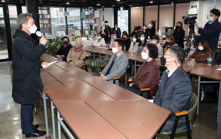 [전주=뉴시스] 한훈 기자 = 전북 전주시와 행정안전부는 3일 성평등전주 커뮤니티홀에서 개관 2주년을 맞아 그간의 성과를 되짚고 앞으로 발전 방향을 찾는 기념식을 열었다.(사진=전주시 제공).2021.12.03. photo@newsis.com *재판매 및 DB 금지