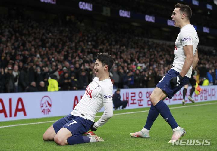 [런던=AP/뉴시스]손흥민이 5경기 만에 골 침묵을 깼다. 2021.12.02.