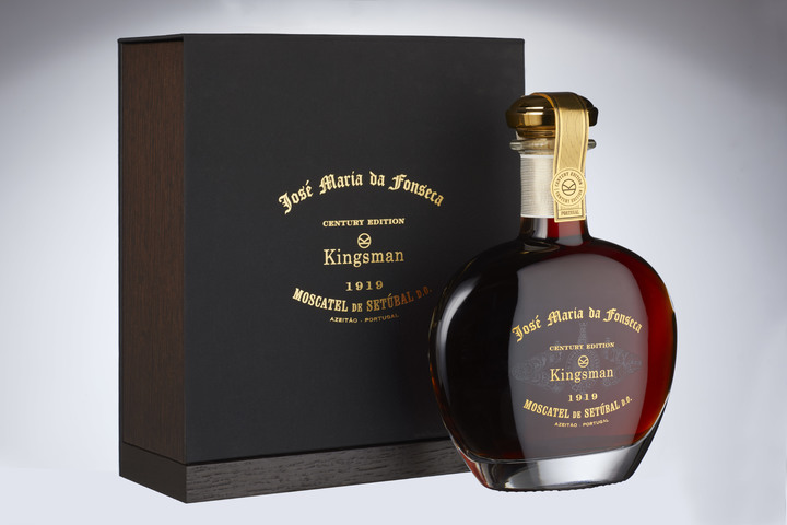 [서울=뉴시스]롯데백화점은 영화 '킹스맨 : 퍼스트 에이전트' 개봉일에 맞춰 '킹스맨 센튜리 에디션 1919'를 국내에서 단독 판매한다. 전세계 500병 한정 물량으로 국내에선 20여병만 구입 가능하다. (사진=롯데백화점 제공) 2021.12.06. photo@newsis.com *재판매 및 DB 금지