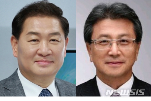 [서울=뉴시스] 한종희 삼성전자 대표이사 부회장 겸 SET 부문장(왼쪽), 정현호 삼성전자 사업지원T/F 부회장. 
