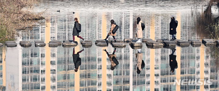 내륙 중심 일교차 15도 내외…수도권 미세먼지 '나쁨'