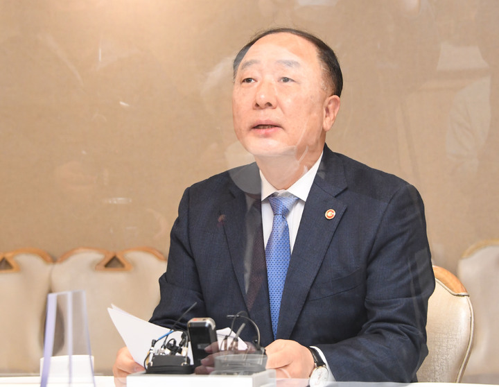 홍남기 경제부총리 겸 기획재정부 장관이 8일 서울 광화문 정부서울청사에서 열린 '제34차 부동산시장 점검 관계장관회의'를 주재, 모두발언을 하고 있다..(사진=기획재정부) *재판매 및 DB 금지