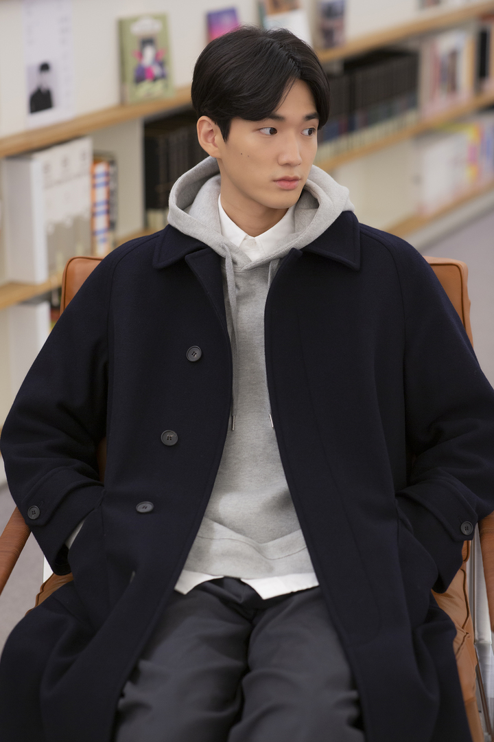 [서울=뉴시스]24/7 코트. (사진=코오롱FnC 제공). 2021.12.08. photo@newsis.com *재판매 및 DB 금지