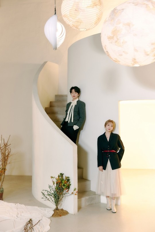 [서울=뉴시스] 온유·펀치 '별 하나 (Way)'. (사진=SM엔터테인먼트 제공).2021.12.08.photo@newsis.com