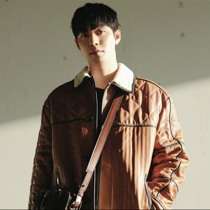 [서울=뉴시스]안효섭 2021.12.08(사진=안효섭 공식 인스타그램 캡처) photo@newsis.com*재판매 및 DB 금지