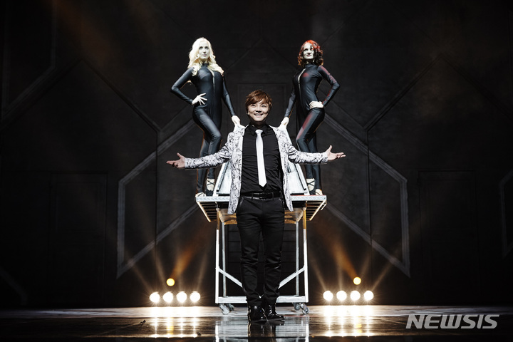 [서울=뉴시스] 최현우의 '더 브레인' 공연 스틸. (사진=라온플레이 제공) 2021.12.09. photo@newsis.com *재판매 및 DB 금지