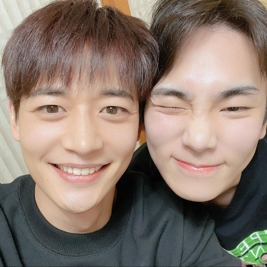 [서울=뉴시스] 샤이니 민호·키. (사진=키 인스타그램 제공).2021.12.09.photo@newsis.com *재판매 및 DB 금지